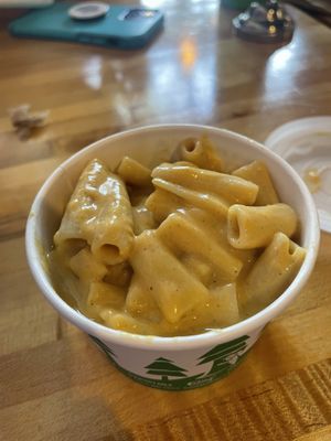 Vegan mac and cheeze  at Love Food Central in St Petersburg