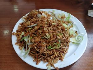 Vegan bami goreng with spring onion and crispy onions at Casa Ari in Gran Canaria