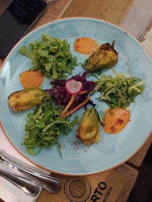 Fiori di zucchina ripieni di tofu at L'Orto Gia Salsamentario in Turin