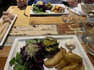 Cavolo viola, taccole, porri e patate  at L'Orto Gia Salsamentario in Turin