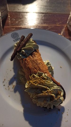 Cannolo con crema di mandorle e pistacchio at L'Orto Gia Salsamentario in Turin