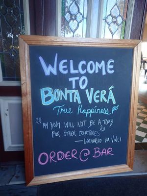 Welcome sign  at Bonta Vera in Minmi
