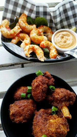 cauli-wings and prawns at Bonta Vera in Minmi