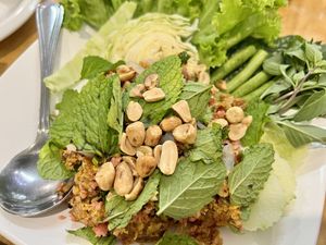 Vegan pork & crispy rice salad - ยำแหนมคลุก  #Veganuary at Veggie Chef in Bangkok