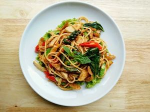 สปาเก็ตตี้ขี้เมาปลากรอบ (Stir fried spicy spaghetti) at Veggie Chef in Bangkok