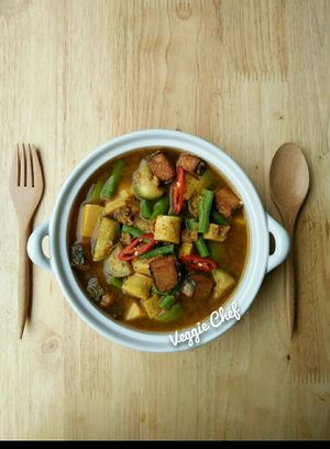 Thai Southern Style Vegan Fish in Yellow Curry??? แกงไตปลาเจ at Veggie Chef in Bangkok