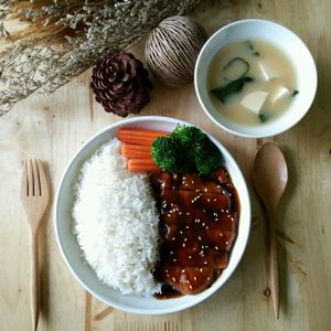 ข้าวหน้าไก่เทริยากิเจ+มิโซะซุป (Teriyaki Vegan Chicken & Miso soup) at Veggie Chef in Bangkok