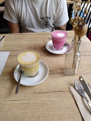 Turmeric and beetroot lattes at SUE in Rotterdam