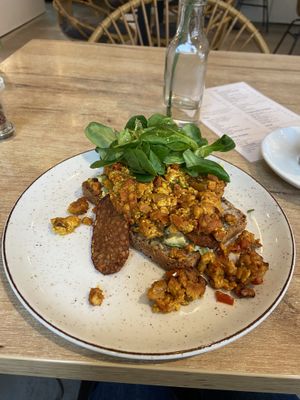 Sandwich with ‘egg’ salad and tempeh bacon: very nice  at SUE in Rotterdam