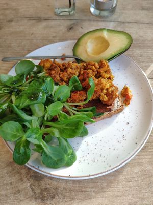 Scrambled "egg" with avocado at SUE in Rotterdam