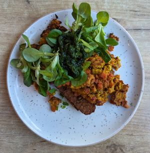 Scrambled "Egg"with tempeh bacon instead of avocado at SUE in Rotterdam