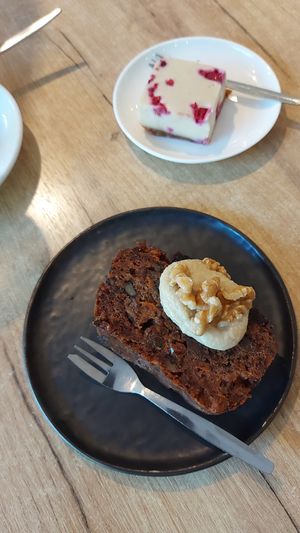 Frambozen cheesecake en carrot cake at SUE in Rotterdam