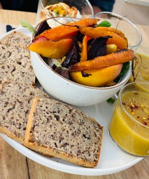 Dit brood was bijzonder smakelijk. Alles is vegan en glutenvrij en zonder suiker. De soep was lekker.  at SUE in Rotterdam