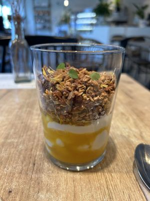 
carrotcake granola & yoghurt 10,50€
  at SUE in Rotterdam