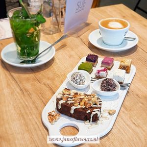 Een kleine proeverij voor € 9,-. Ik vind het niet duur at SUE in Rotterdam