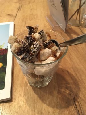 Coconut icecream with caramel & chunks at SUE in Rotterdam