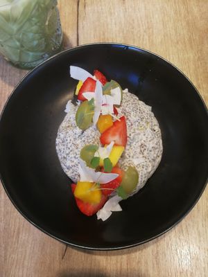 Chia pudding + iced matcha latte at SUE in Rotterdam