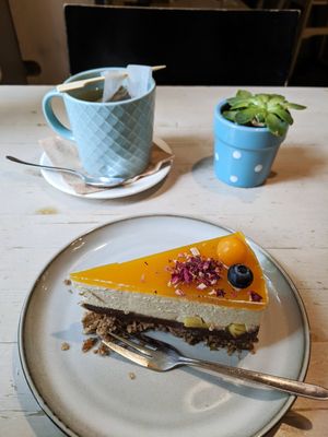 Vegan cake (5 €) and jasmin gren tea at NOP in Tallinn