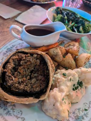 Haggis Sunday roast at Lucky Pig - Paradise Palms in Edinburgh