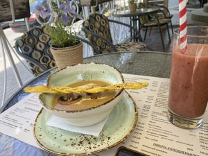 Грибной суп и смузи at Mindal in Sevastopol