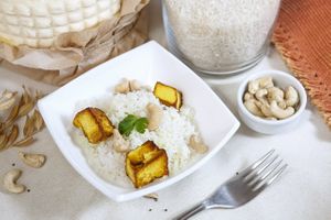 Rice with cheese and cashews
90 rub at Goa in Evpatoria