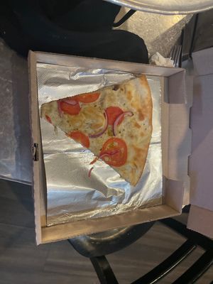 this is just a single slice they come as full pizzas but i forgot to take a photo whoops #Veganuary at Este Pizza in Park City