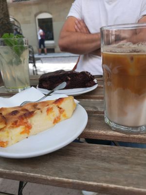 Delicious vegan cakes at Cafe DA in Stuttgart