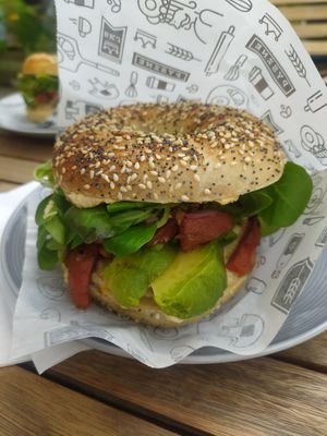 Hum sweet hum bagel with extra avocado at Bajgle Krola Jana in Szczecin
