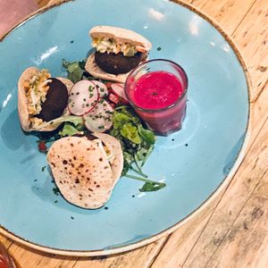 Mini pita & falafel with beetroot sauce at Eetcafe Ceramique in Maastricht