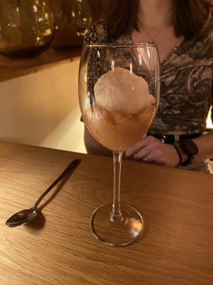 Kweepeer dessert  at Eetcafe Ceramique in Maastricht