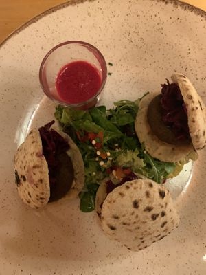 Huisgemaakte falafel (tussengerecht)   at Eetcafe Ceramique in Maastricht