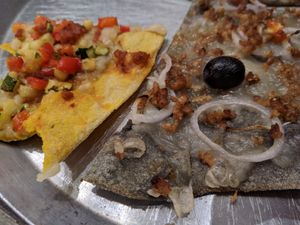 Pizza at La Clote in Barcelona