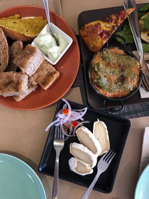 Panes y Keso casero tipo Camembert at Samelo Veg in Tenerife