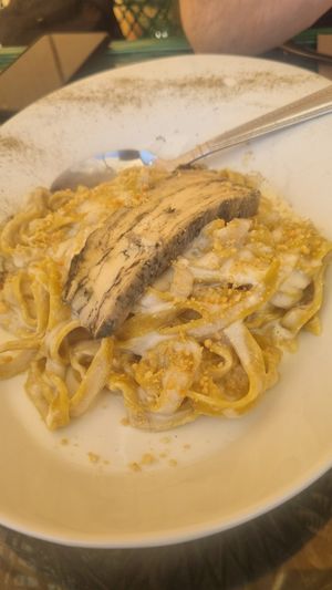 Vegan cheese pasta at Samelo Veg in Tenerife