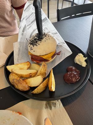 Leckerer Burger   at Samelo Veg in Tenerife