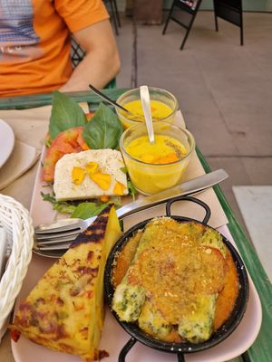 Tasting platter of 4 tapas. Just amazing at Samelo Veg in Tenerife