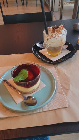 mango mousse and pumpkin spice latte at Samelo Veg in Tenerife