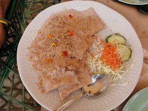 Ravioles con crema de queso de anacardos riquísima, salsa de pera y nueces. at Samelo Veg in Tenerife