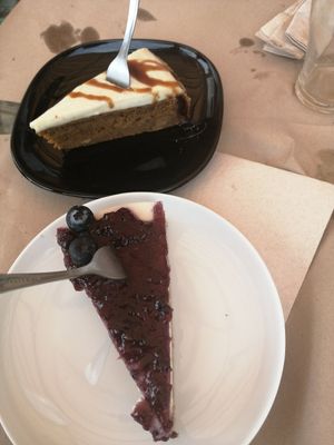 Trata de zanahoria y cheesecake, muy ricos, me quedo con la cheesecake at Samelo Veg in Tenerife