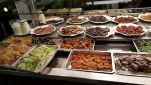 Minder vegetarian dishes at Minder Vegetarian 明德素食 - Banqiao Station in New Taipei City