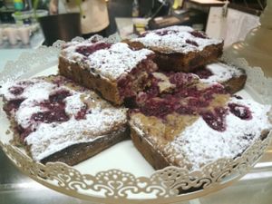 Berry Cake at Hotei Fo Cocina Vegeteriana in Montevideo