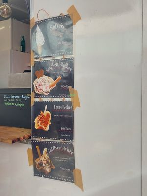 Choice of ice-cream at the food truck at Marla & Mathilda's Genusswerkstatt in Ludenscheid