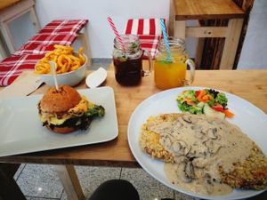 Burger & Schnitzel at Marla & Mathilda's Genusswerkstatt in Ludenscheid