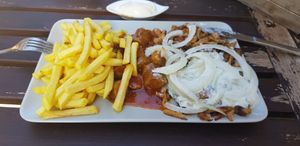Taxi-Teller -》 Currywurst +Gyros +Pommes at Marla & Mathilda's Genusswerkstatt in Ludenscheid