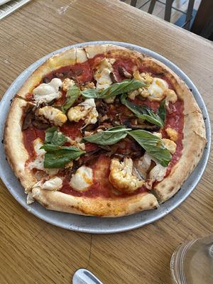 spicy arrabbiata pizza! great cashew cheez 🥰  at Double Zero in New York City