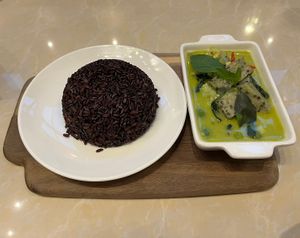 Thai Green Curry & Riceberry  at Veganerie Concept - Benjasiri Park in Bangkok