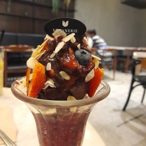 Most delicious chocolate berry ice-cream sundae at Veganerie Concept - Benjasiri Park in Bangkok