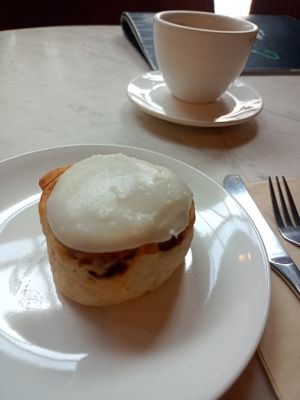Cinnamon roll at Veganerie Concept - Benjasiri Park in Bangkok