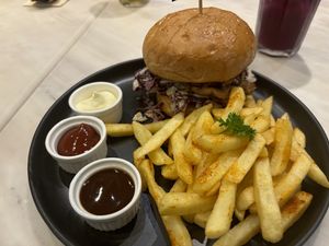 BBQ Pulled Mushroom Burger  at Veganerie Concept - Benjasiri Park in Bangkok