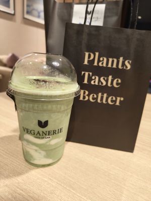 Green power smoothie Jan25 #Veganuary at Veganerie Concept - Benjasiri Park in Bangkok